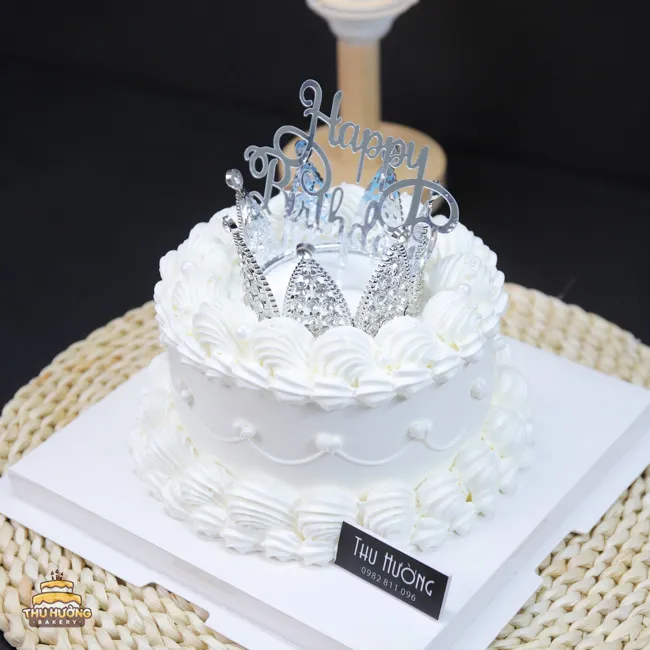 Bánh sinh nhật vương miện màu trắng