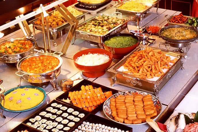 Cách ăn buffet đúng cách, ăn ngon, ăn được nhiều mà vẫn lịch sự