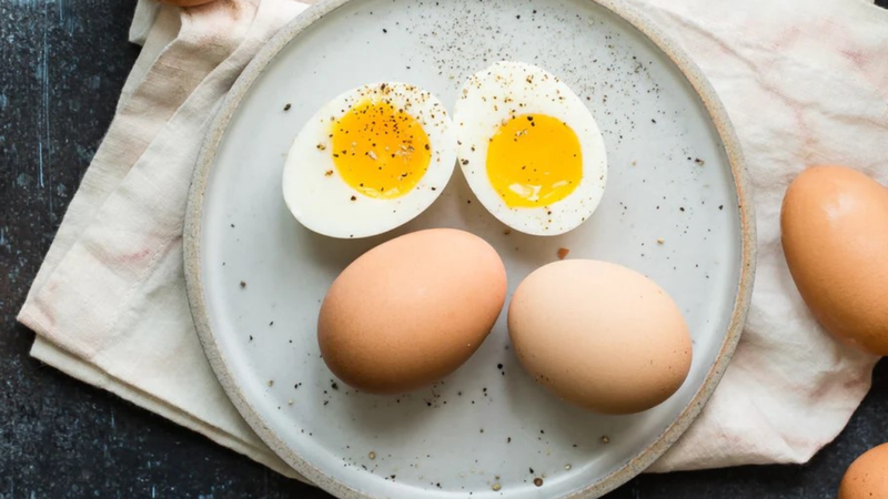 2 quả trứng gà luộc bao nhiêu calo? Cách ăn giảm cân