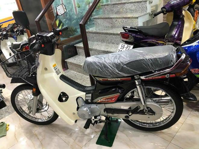 Cận cảnh Honda Dream II Thái Lan “thét” giá 1,2 tỷ đồng
