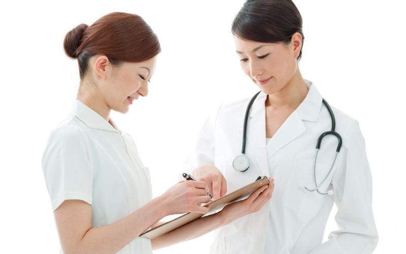 Y sĩ đa khoa tiếng Anh là gì? Tổng hợp từ vựng chuyên ngành