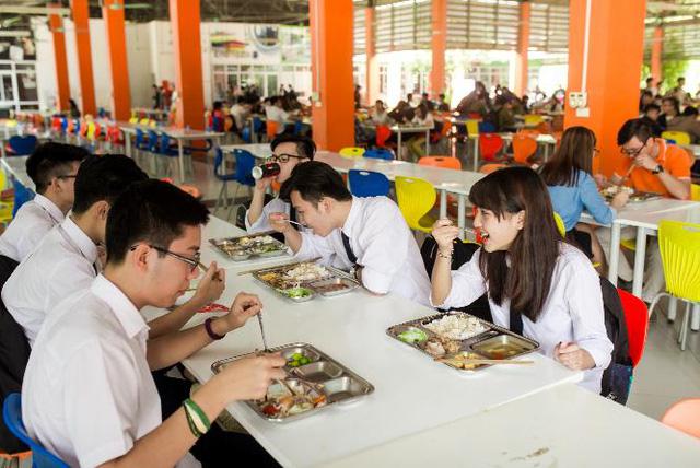 Bố mẹ hiện đại dạy con chi tiêu