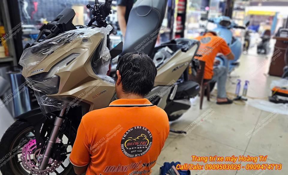 ADV 160 - Xe mới mua 85 triệu lên đồ chơi 90 triệu