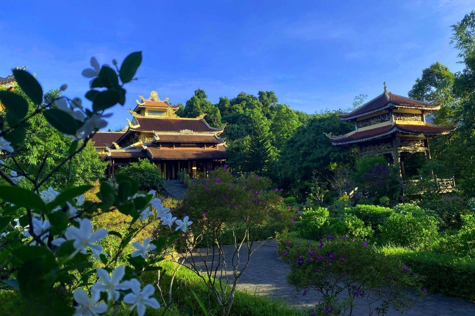 Top 10 địa điểm du lịch nổi tiếng ở Huế mà bạn nhất định phải ghé thăm