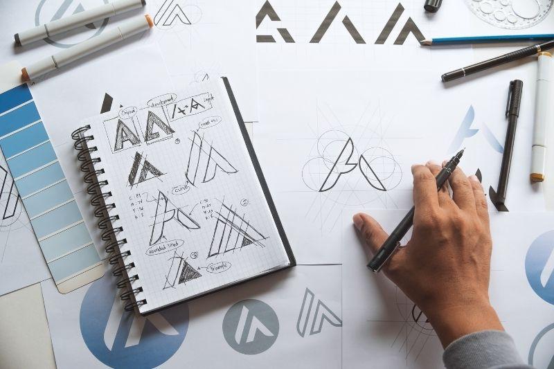 Không biết vẽ có nên học thiết kế đồ họa? Người không biết vẽ cần trang bị kỹ năng gì để theo đuổi ngành.