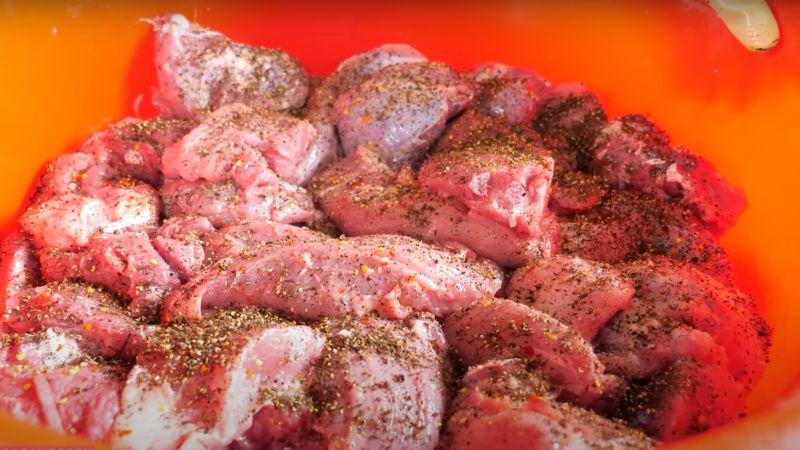 Thịt Lợn Gác Bếp