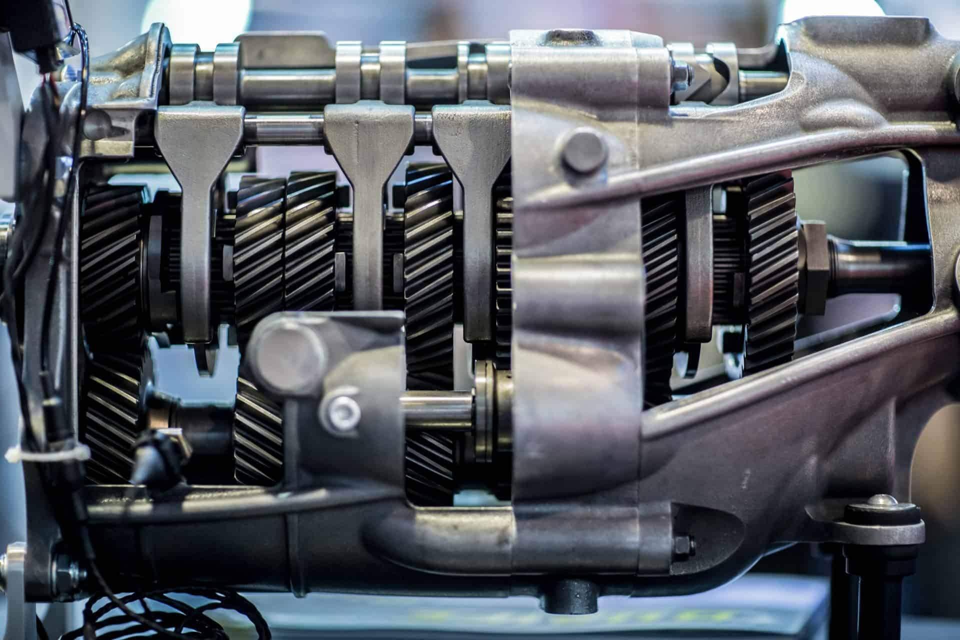 Nguyên nhân và cách xử lý xe ô tô có tiếng ồn khi tăng tốc trên đường