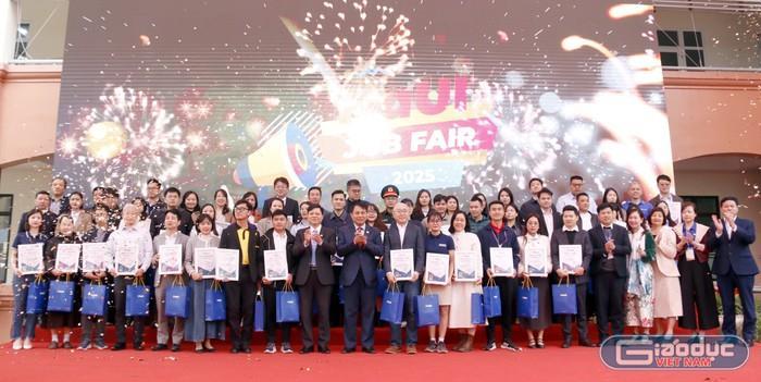 [giaoduc] Ngày hội việc làm HaUI 2025 mang đến hơn 5.000 cơ hội việc làm cho sinh viên