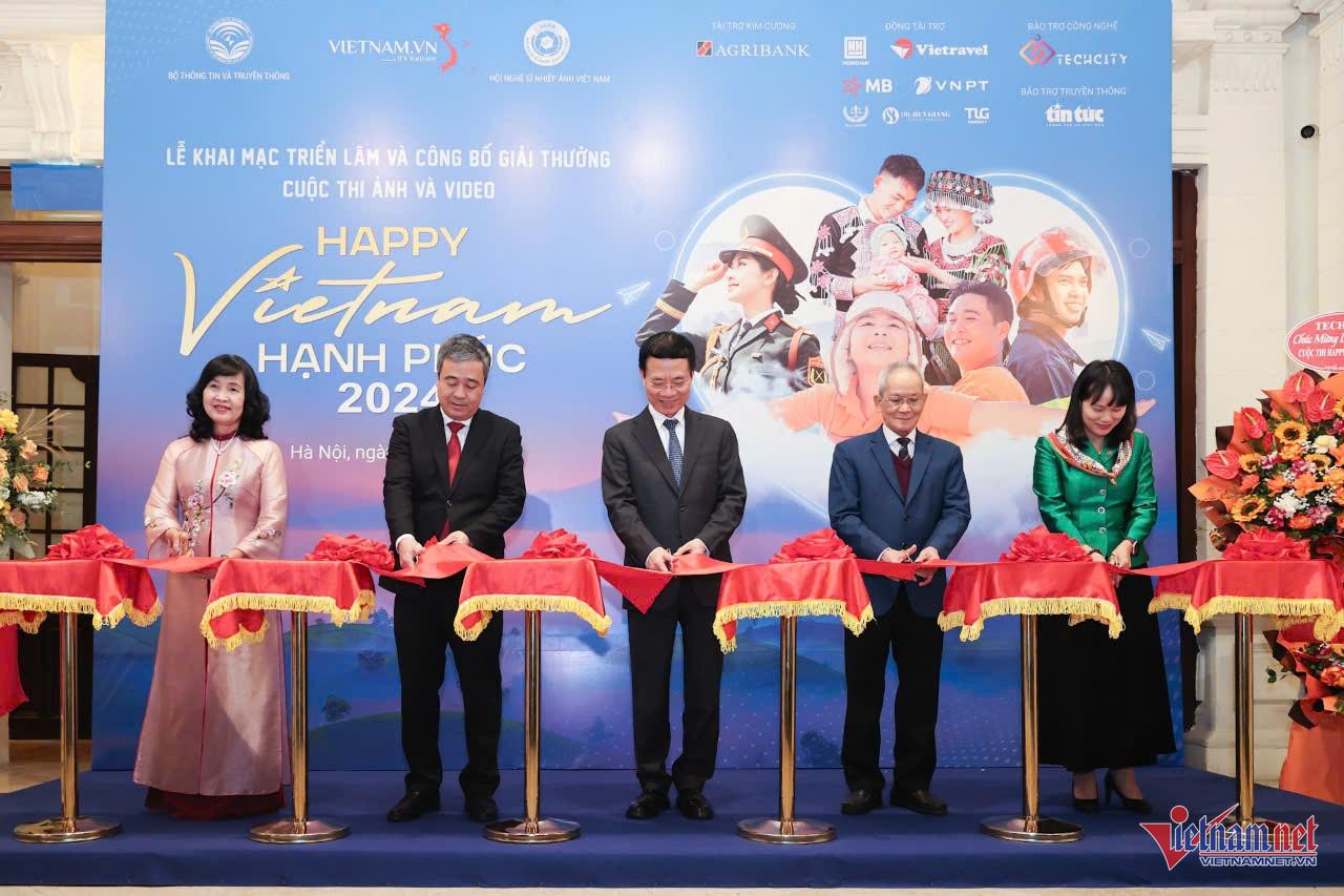 Bộ trưởng Nguyễn Mạnh Hùng: "Hạnh phúc là điều lớn lao nhưng ở ngay trong chúng ta"