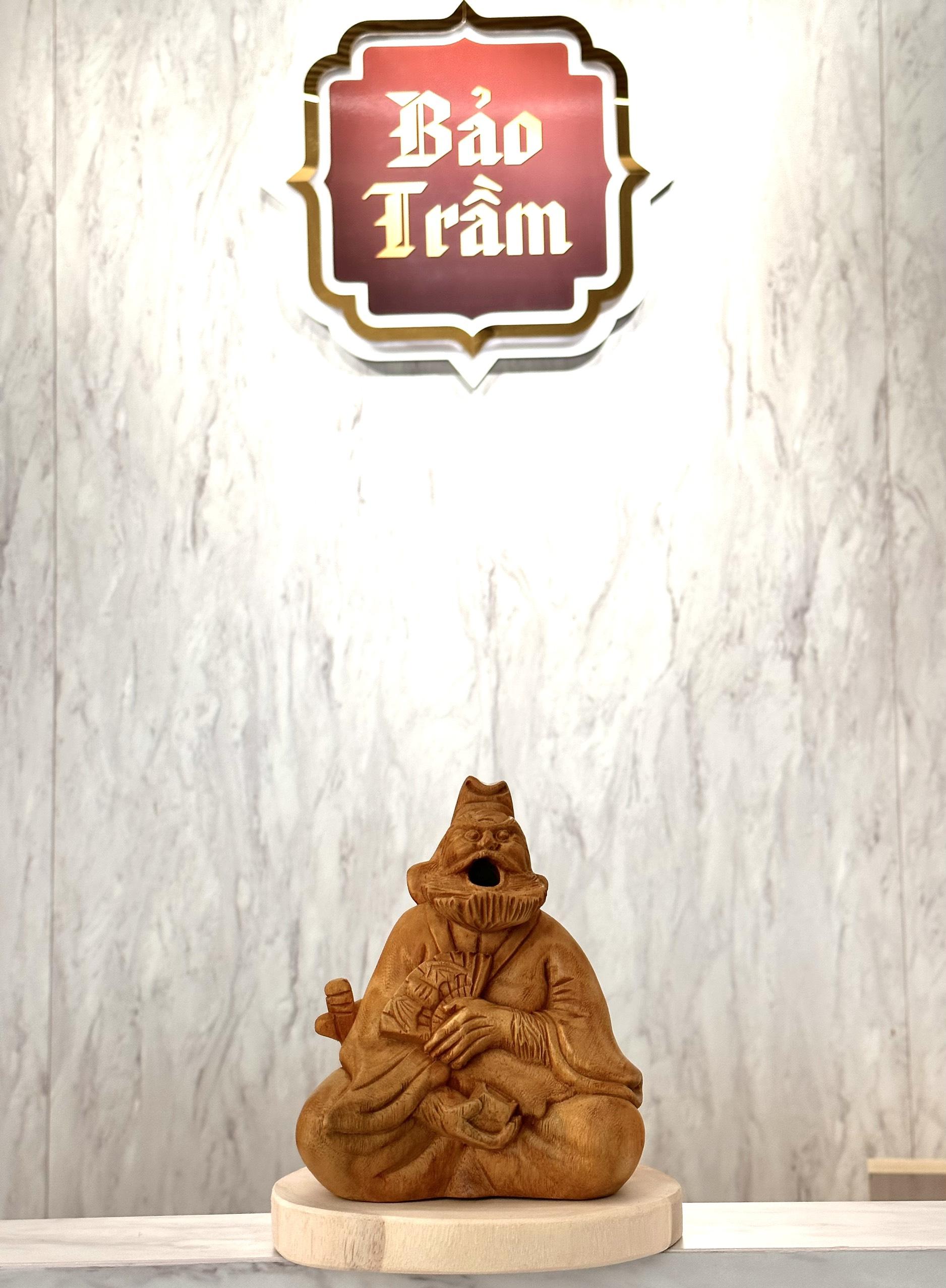 Tượng ông Chung Quỳ dùng thắp trầm nụ và câu chuyện trừ tà thú vị