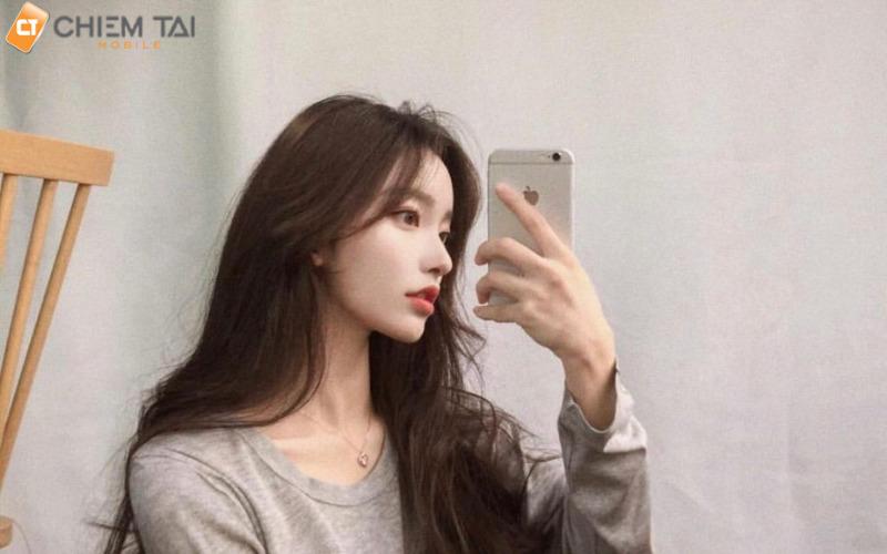 Cách selfie đẹp cho nữ mặt tròn giúp gương mặt THON GỌN