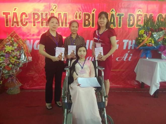 Nghị lực phi thường của nữ thi sĩ khuyết tật