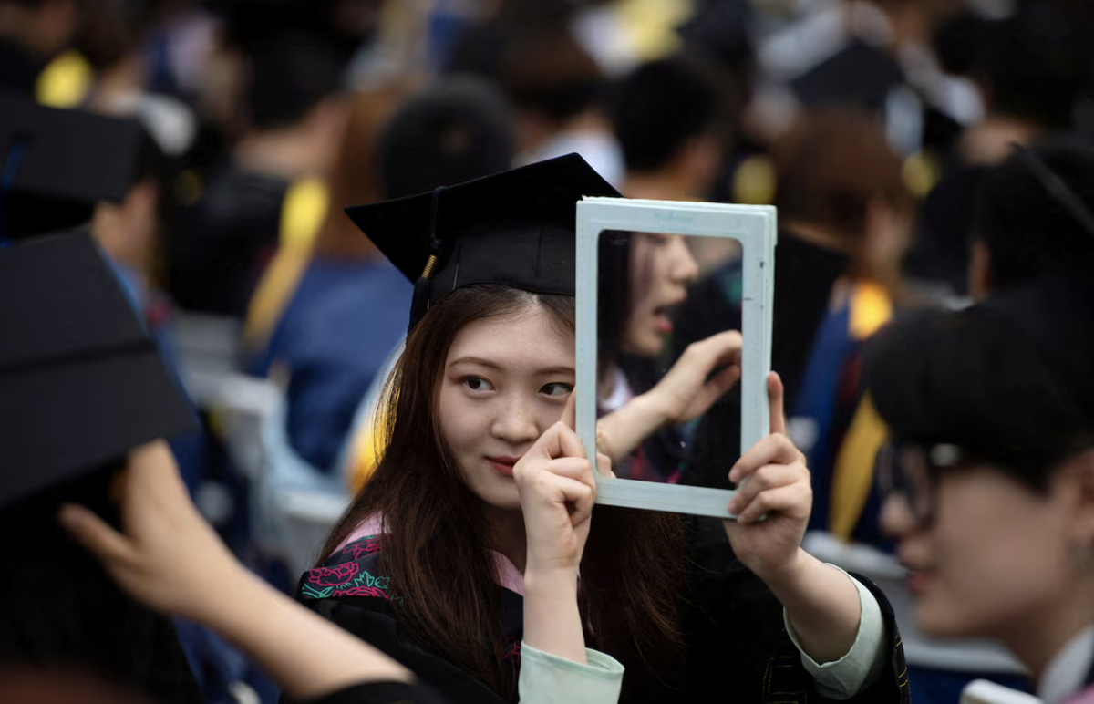 Trung Quốc cảnh báo trai xinh, gái đẹp có thể là gián điệp - TAMDA MEDIA